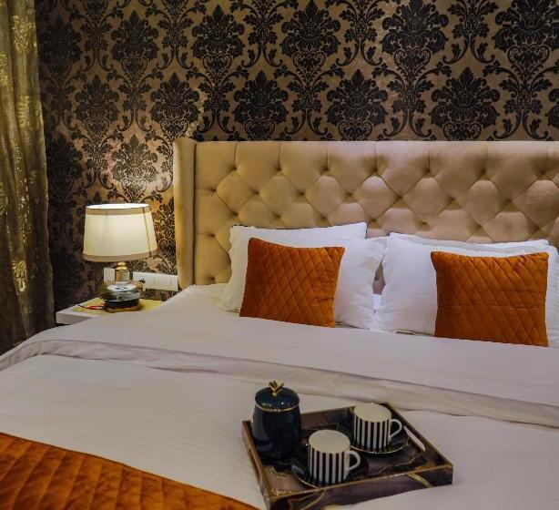 1 Bedroom Penthouse Apartment, Victorian Elegance Luxury Stays