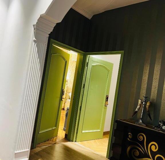 اتاق لوکس, Victorian Elegance Luxury Stays
