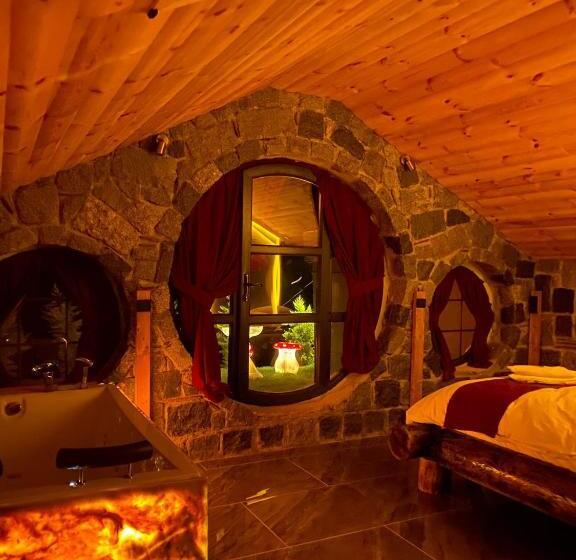 اتاق لوکس با تخت بزرگ, Hobbit Chalet