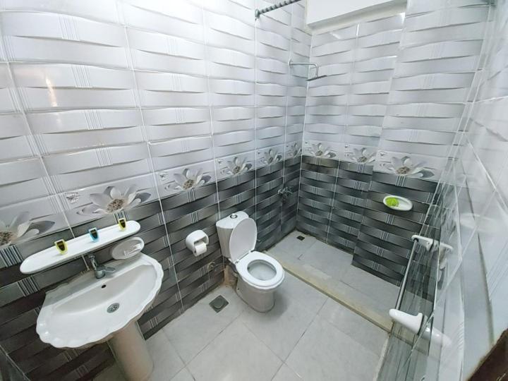 اتاق استاندارد, Amon Holiday Inn
