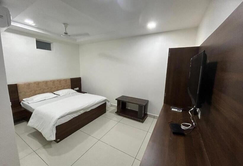 Номер Deluxe, Sagar