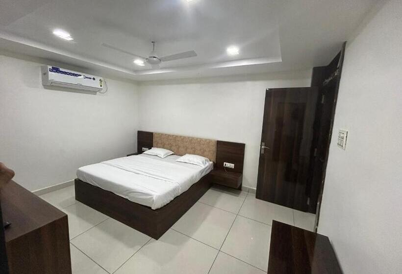 Номер Deluxe, Sagar