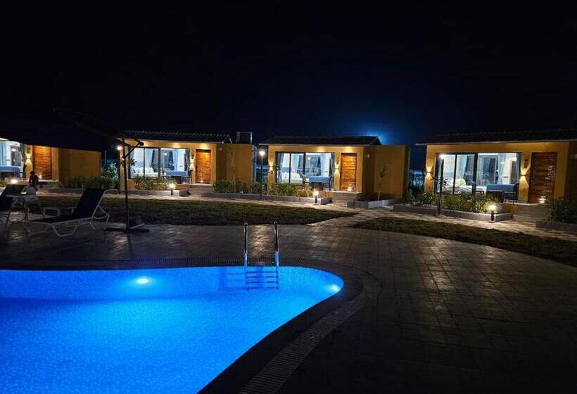 Номер Стандарт Вид на Бассейн, Skd Resort And Club