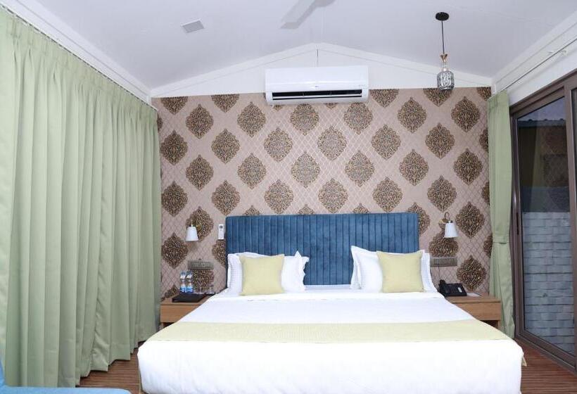 Номер Стандарт Вид на Бассейн, Skd Resort And Club