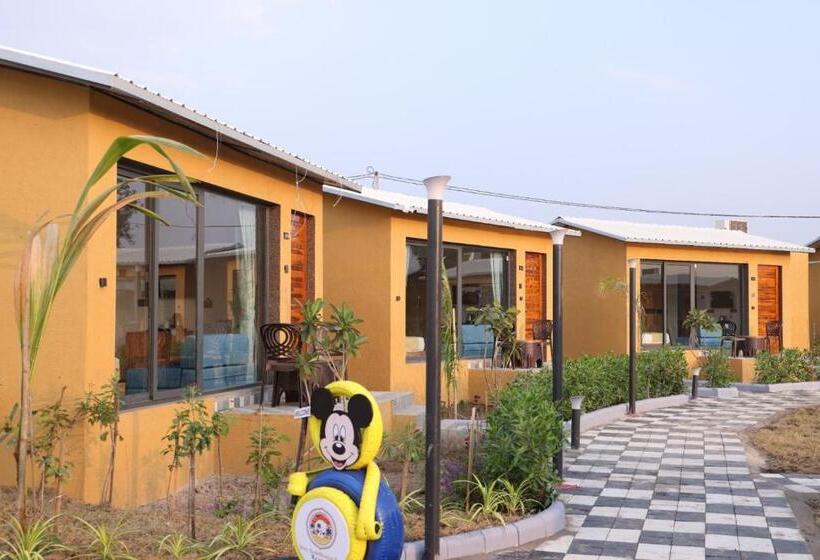 Номер Стандарт Вид на Бассейн, Skd Resort And Club