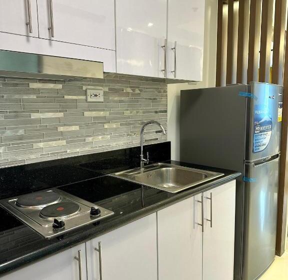 آپارتمان 1 خوابه با چشم‌انداز استخر, El Condo @ Shore 3 Residences