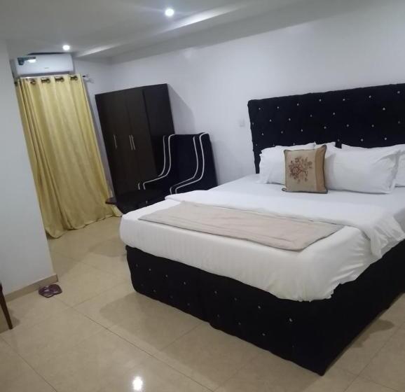 اتاق استاندارد چهار تخته, Gregory University Guest House