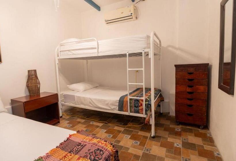 Четырехместный Номер Стандарт, Hostel Saltwater