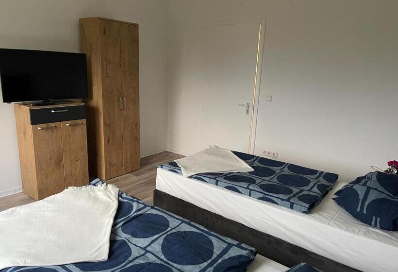 带共用浴室的标准房间, Monteurzimmer