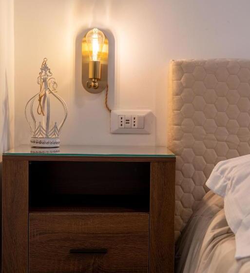 اتاق لوکس, Regina Suite