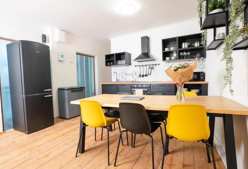 اتاق چهار تخته با دستشویی مشترک, White Wolf House Hostel & Apartments
