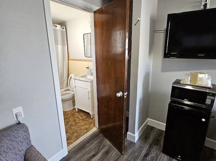 Номер Стандарт 2 Двуспальные Кровати, Royal Inn Motel
