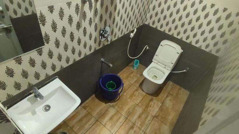 Номер Economy, Adh Amilia Residency