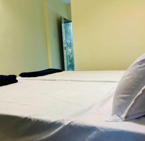Трехместный Номер Классика, Oyo Ekta Lodging And Boarding