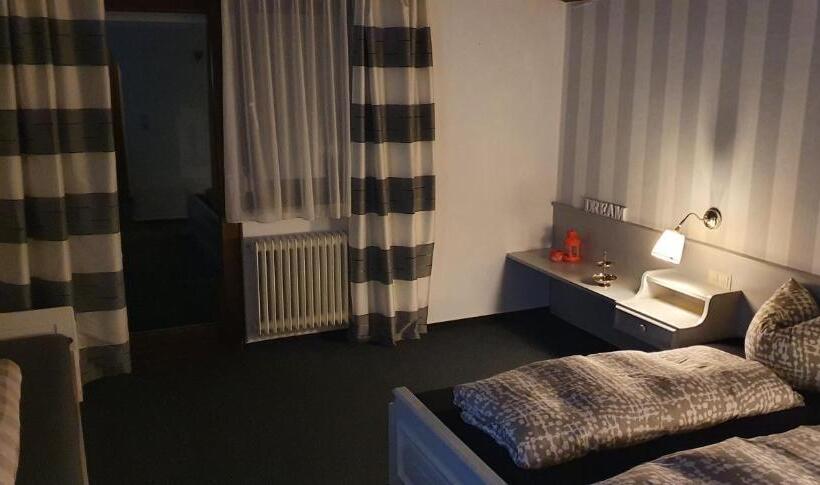 Quarto Familiar, Mountain Motel