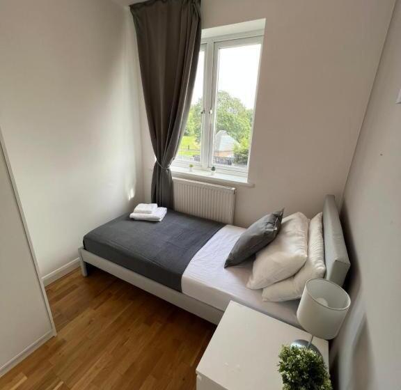 Quarto Superior Individual, Stunning House 15 Min From Wembley Arena