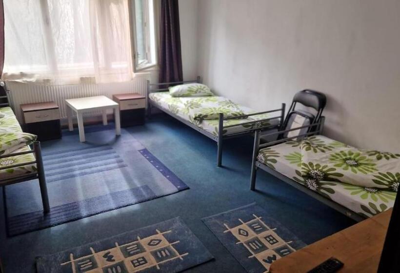 Quarto Triplo Estandar, Flava Hostel