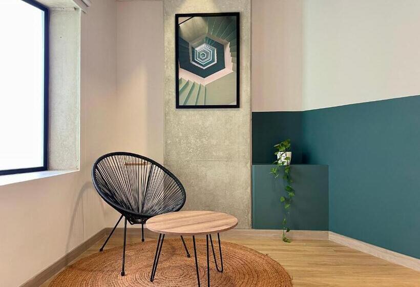 آپارتمان 2 خوابه, Horajasca By Wynwood House