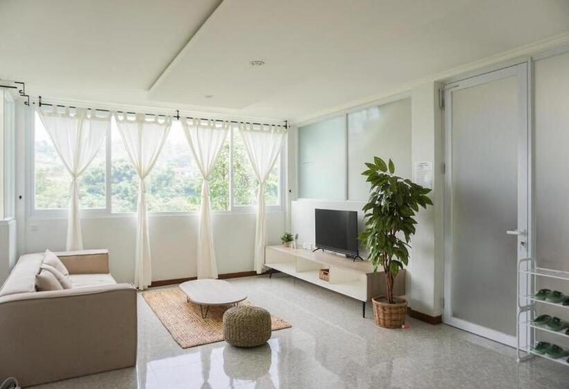 آپارتمان 1 خوابه همکف, Over Easy Apartment