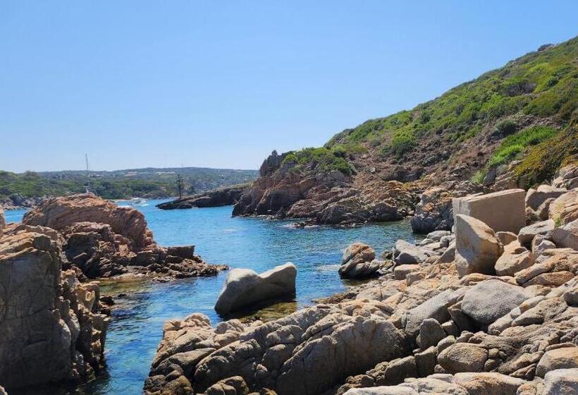 آپارتمان 1 خوابه با چشم‌انداز استخر, Casa Azzurra Residence Gallo Dì Gallura