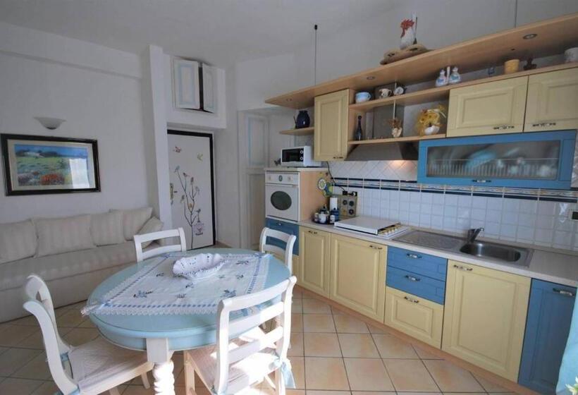 آپارتمان 1 خوابه با چشم‌انداز استخر, Casa Azzurra Residence Gallo Dì Gallura