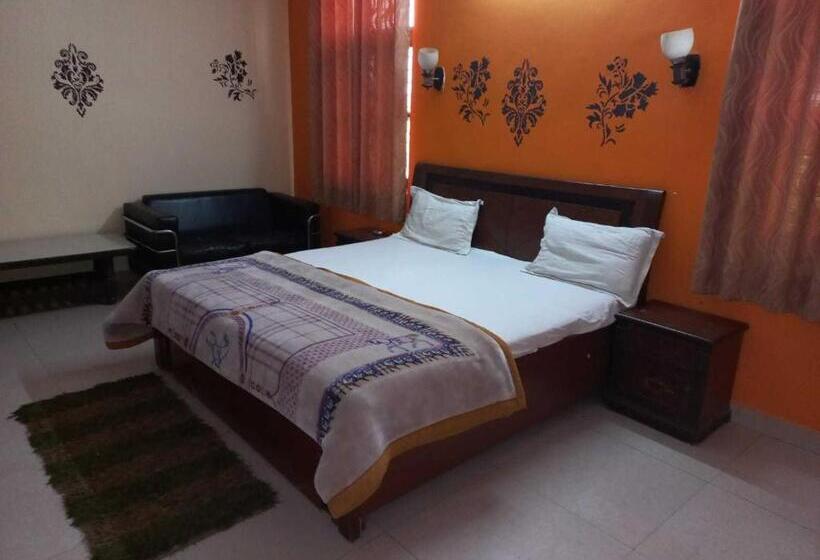 三人经典房间, Oyo Home Ashok Raj