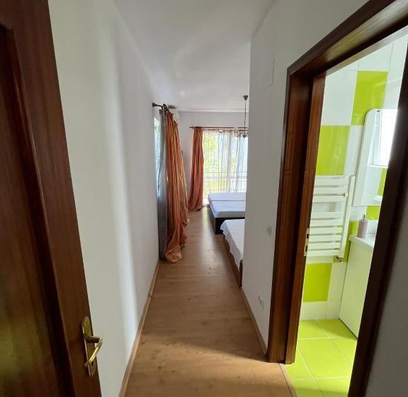 اتاق لوکس با بالکن, Premium Boutique Hostel