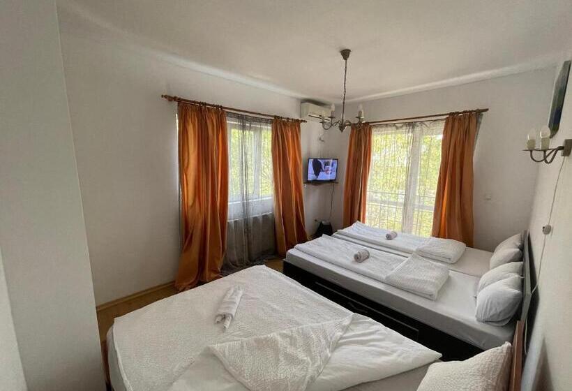 اتاق لوکس با بالکن, Premium Boutique Hostel