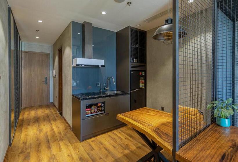 استودیوی سوپریور, Taiyo Hotel & Apartment