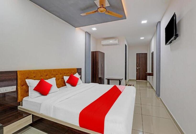 三人经典房间, Oyo Flagship Hotel Navrang