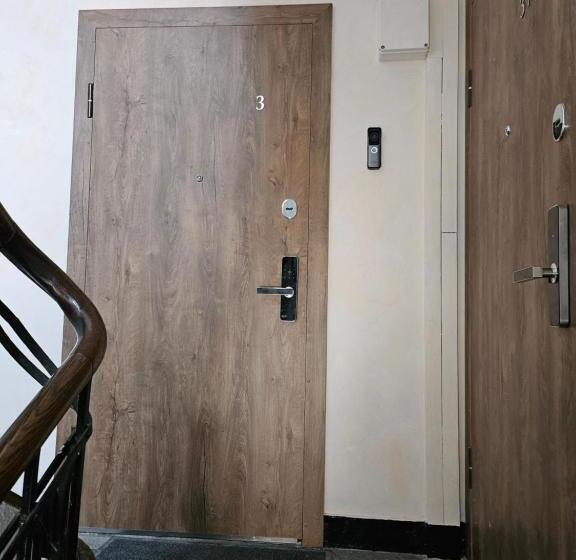 تختخواب در اتاق مشترک, Lova Centre Prie Funikulieriaus