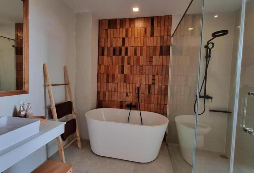 디럭스 룸, Punn Hotel Korat