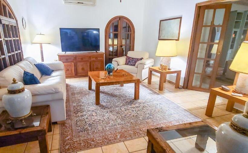 اتاق لوکس خانوادگی, Casa Nacapule En La Quinta