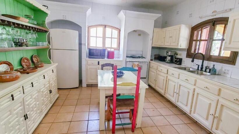 اتاق لوکس خانوادگی, Casa Nacapule En La Quinta