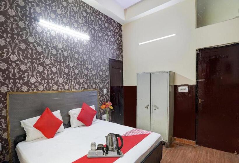 Трехместный Номер Классика, Flagship Premium Hotel Near Botanic Garden Of Indian Republic
