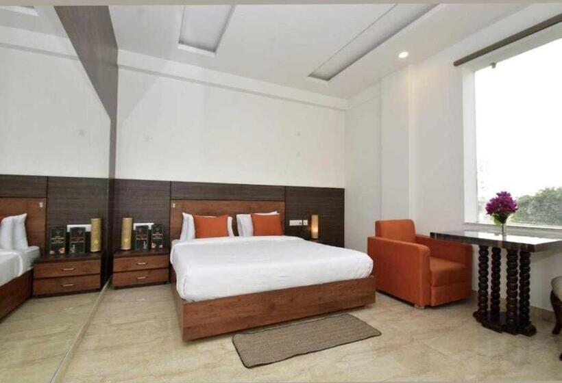 اتاق کلاسیک سه تخته, Oyo 81082 Hotel Sukoon