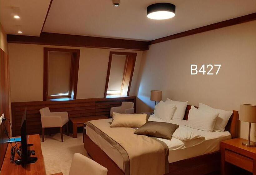 اتاق ساده سه‌ نفره, Apartmani Vinv Jahorina U Sklopu Aparthotela Vucko Privatni Apartmani