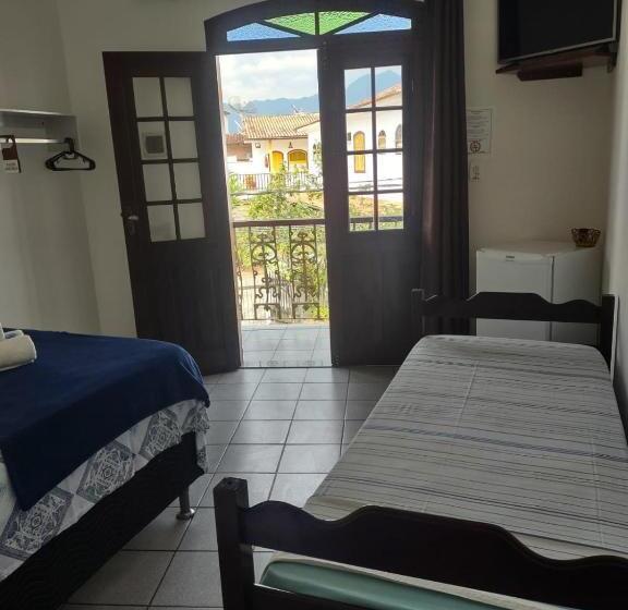 חדר סטנדרט לשלושה עם מרפסת, Pousada Caravelas   Centro De Paraty