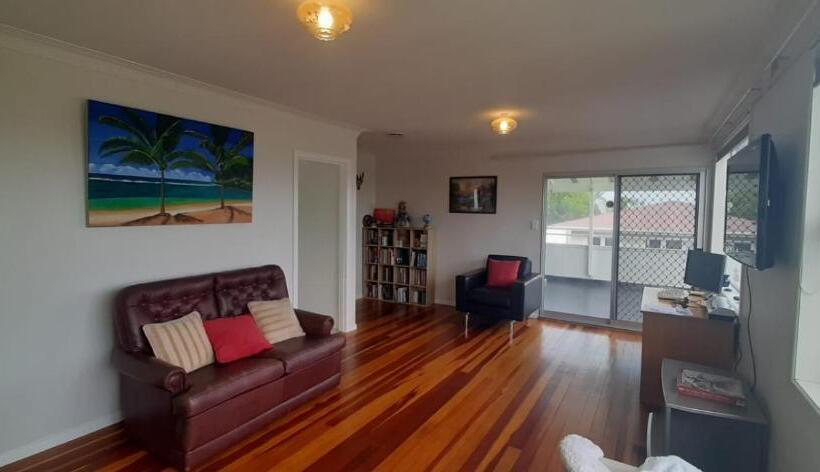 Дом 3 Спальни, Lioness Estate And B&b   Auckland