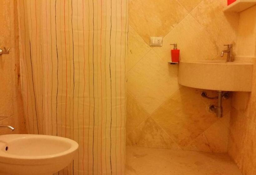 اتاق استاندارد سه تخته با چشم‌انداز باغ, Sicilia Bedda B&b