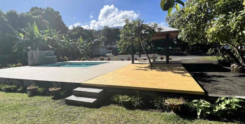 اتاق استاندارد چهار تخته, Pare Lodge Tahiti