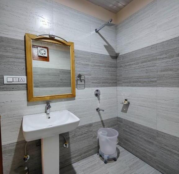 Стандартный Номер Кровать Кинг, The Woodpecker Inn Jibhi