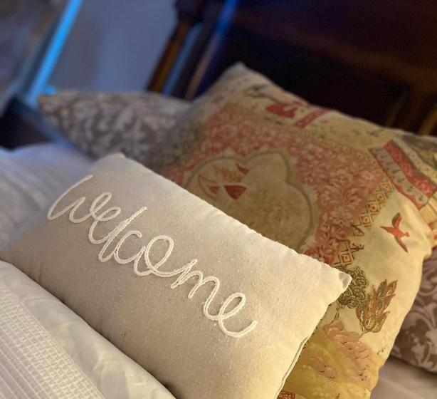 اتاق لوکس, Antique1242 British Bed & Breakfast