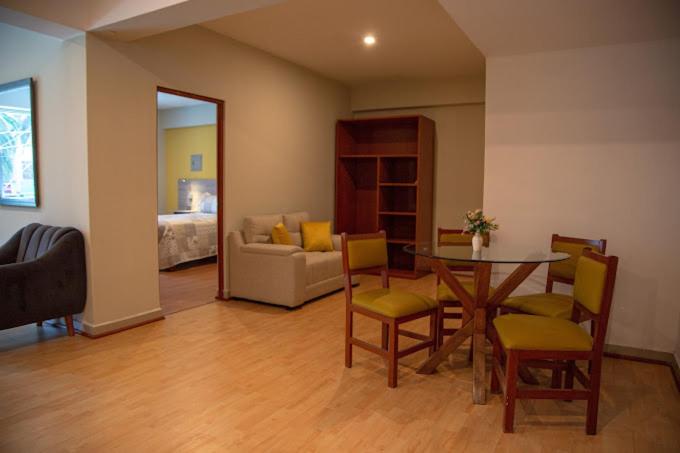 اتاق خانوادگی, Sudamericana Inn