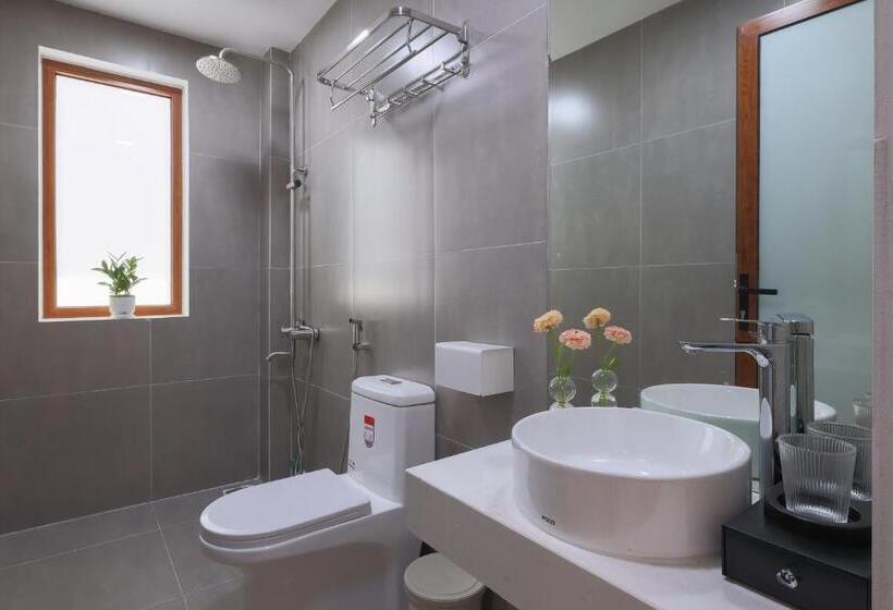 اتاق لوکس با بالکن, Lemi   Homestay In Hue