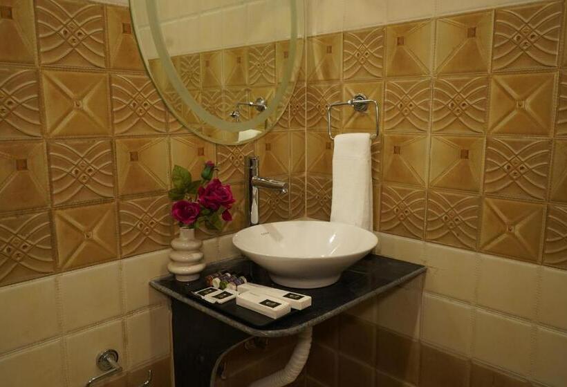 Номер Клуб, Swet Palash Resort