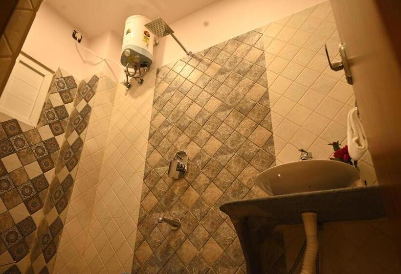 Королевский Люкс, Swet Palash Resort