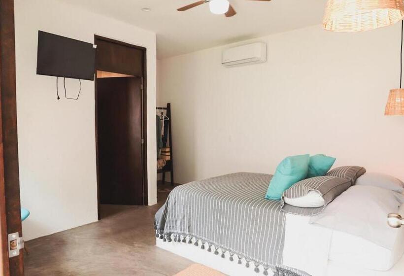 اتاق استاندارد با چشم‌انداز استخر, Casa Kaî Hotel Boutique