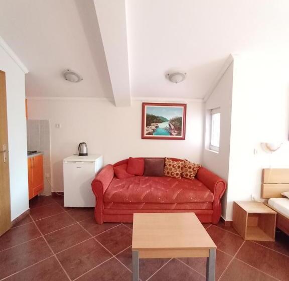 اتاق استاندارد چهار تخته, Markovic Apartmani Becici