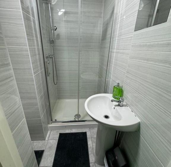 חדר סטנדרט, Large Ensuite In West Midlands